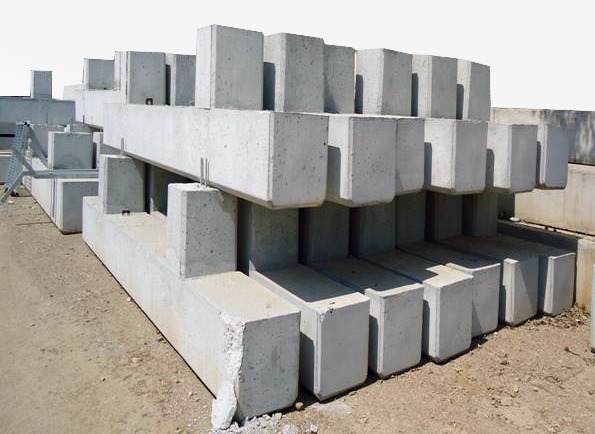 Деревянный каркас или бетонный блок?