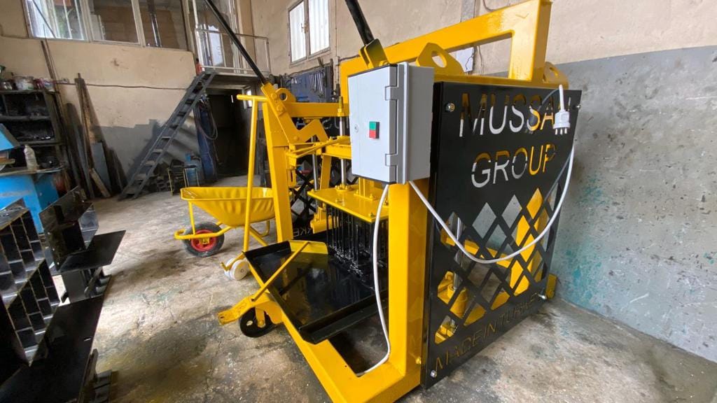 Мобильная блочная машина