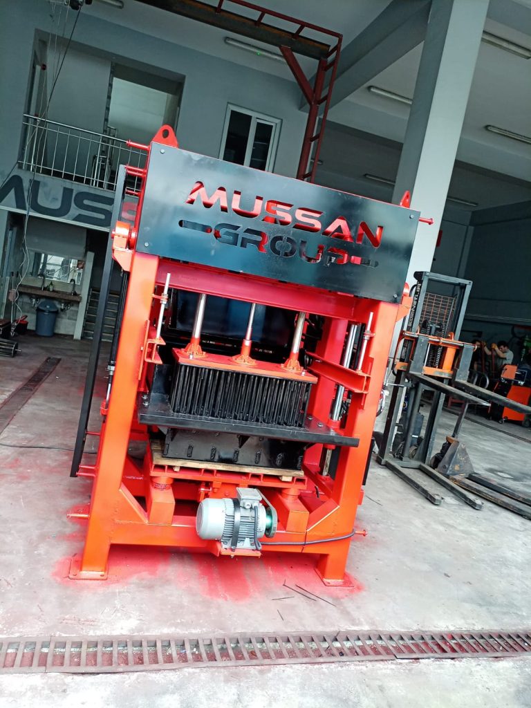 MG 4.1 Б/У ПОЛУАВТОМАТИЧЕСКИЙ ВИБРОПРЕСС-СЕНЕГАЛ