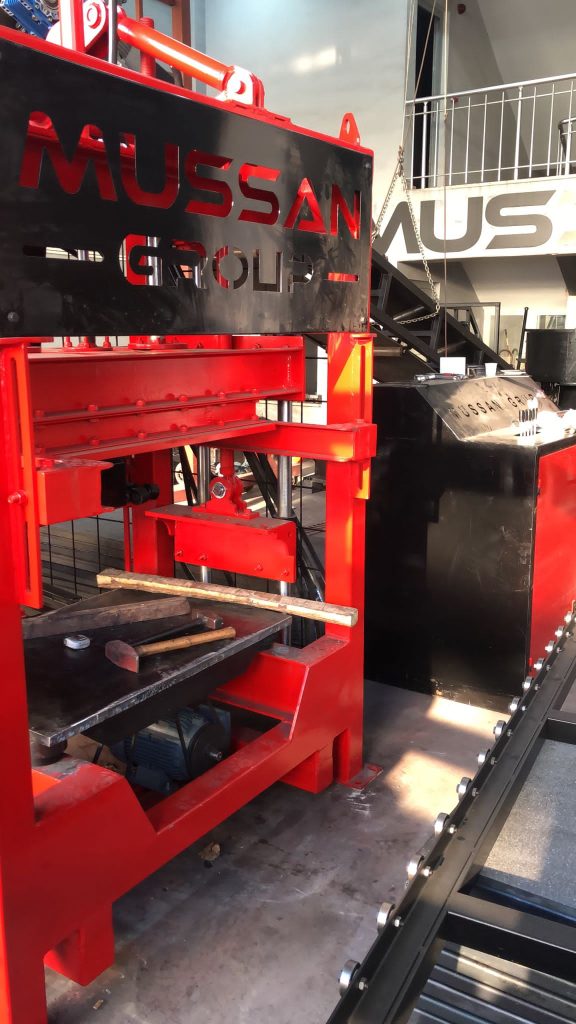 МГ 6.1 ПОЛУАВТОМАТИЧЕСКАЯ БЛОКИРОВОЧНАЯ МАШИНА-MALI