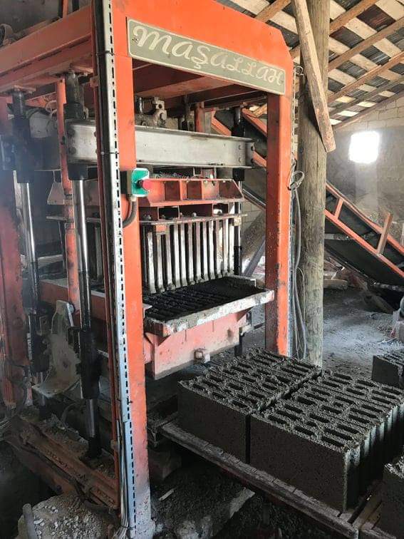 Подержанная полуавтоматическая машина для производства брикетов из 6 частей